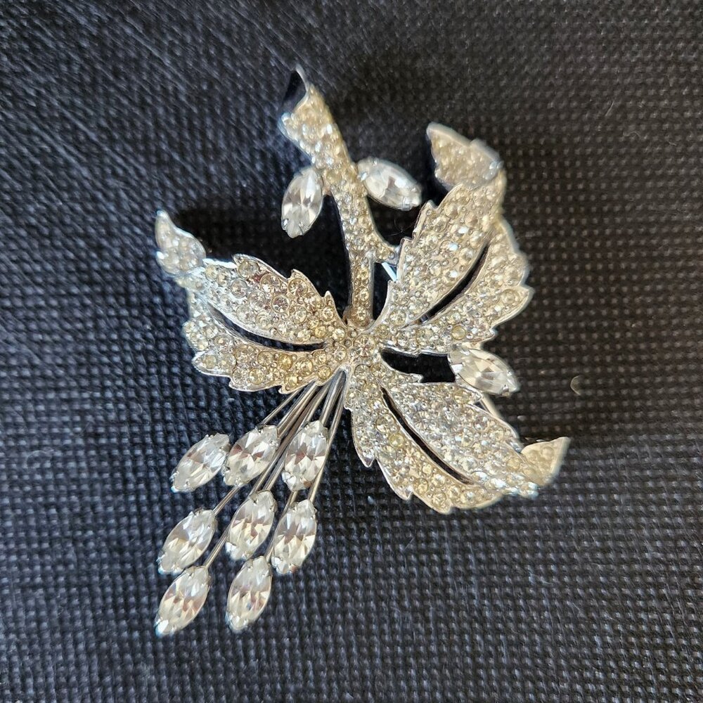 EARLY 1950 RARE VINTAGE BOUCHER FOR AVON OF BELLEVILLE RHINESTONE FLOWER BROOCH